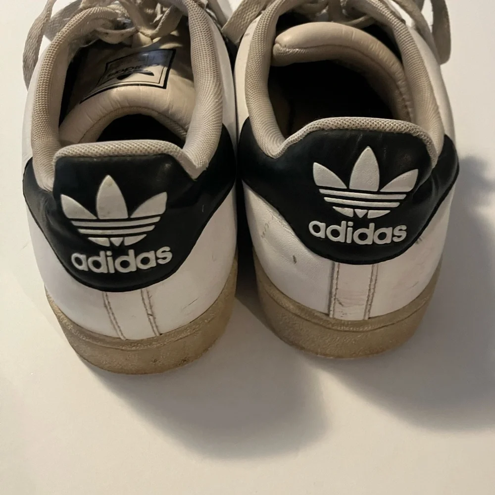 Men’s US 10 ADIDAS SUPERSTAR 2 Trainers White Navy Stripe Athletic Shoes Used - Picture 4 of 10